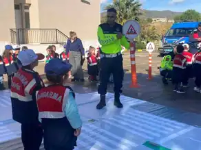 Miniklere Trafik Güvenliği Dersi