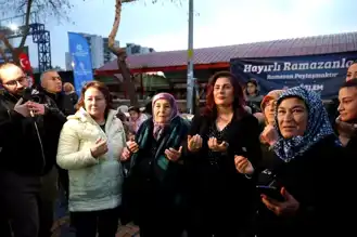 Aydın'da Binlerce Kişi Büyükşehir'in İftar Sofralarında Buluştu