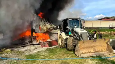 Bozdoğan'da Kıl Çadırı Fabrikasında Yangın!