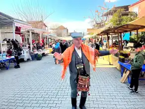 Emmi'nin Radyosu: 30 Yıllık Neşe Yolculuğu