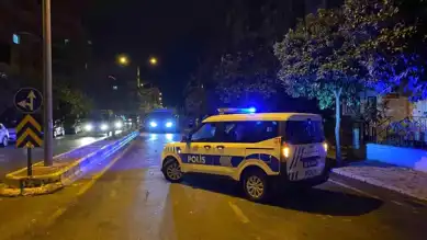 Şiddetli Rüzgar Yola Ağaç Düşürdü!