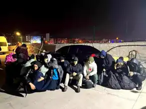 Kuşadası'nda Düzensiz Göçmen Operasyonu: 30 Göçmen ve 1 Organizatör Yakalandı