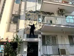 Ustalar, Ödeme Almayınca Cepheyi Söktü!