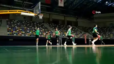 İzmit'in Kadın Basketbol Takımı Nesibe Aydın'a Hazırlanıyor
