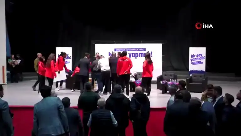 İş Adamı Aydın, Panelde Fenalaştı