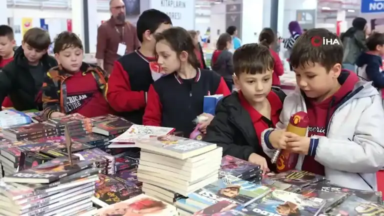 Kitap Fuarı Binlerce Ziyaretçiyi Ağırladı