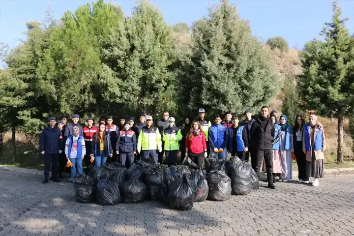 Gönüllüler Gününde Çevre Temizliği Kampanyası