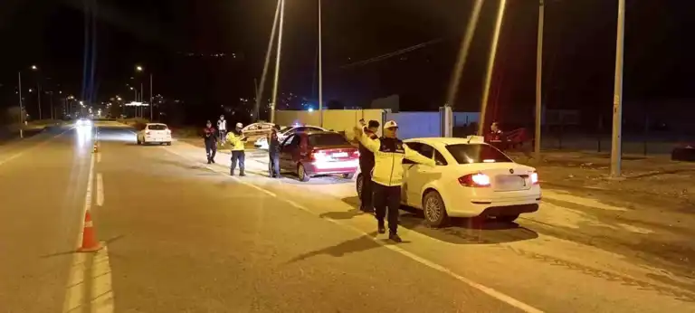 Drone ile Gece Trafik Denetimi: 17 Sürücüye Ceza