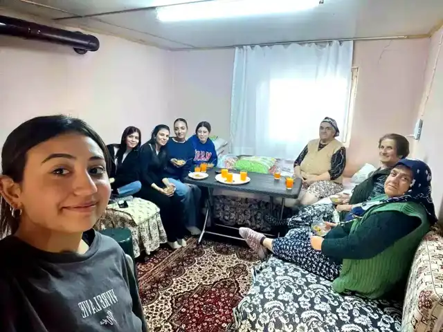 Aydın Sultanhisar'da Öğrenciler Sıcaklık Yayıyor