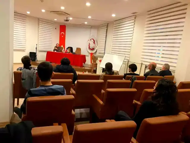 Efeler'de Senaryo ve Tiyatro Yazarlığı Kursu
