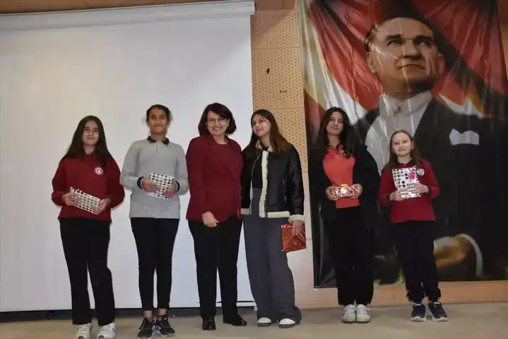 Öğretmenler Günü Kutlaması: İlçedeki Öğretmenler Anıldı