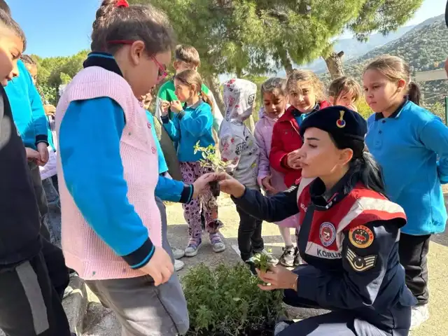 Jandarma'dan Öğrencilere Doğa Bilinci Eğitimi