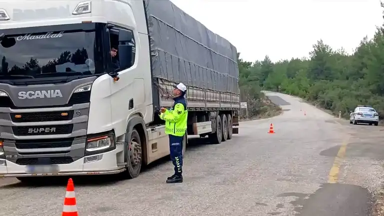 Karacasu'da Ağır Vasıta Denetimi ve Trafik Bilgilendirmesi