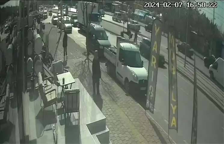 Antalya'da Trafik Kazası: Baba Öldü, Oğul İsyanda!