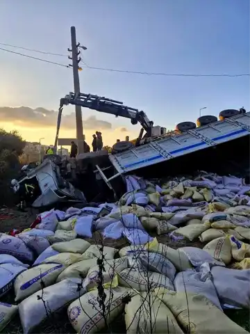 Kuşadası'nda Tır Kazası: 1 Ölü, 3 Yaralı