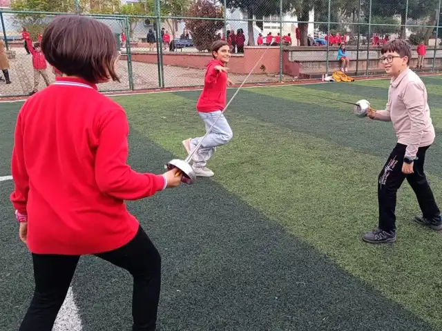 İlkokul Öğrencilerine Spor Eğitimi