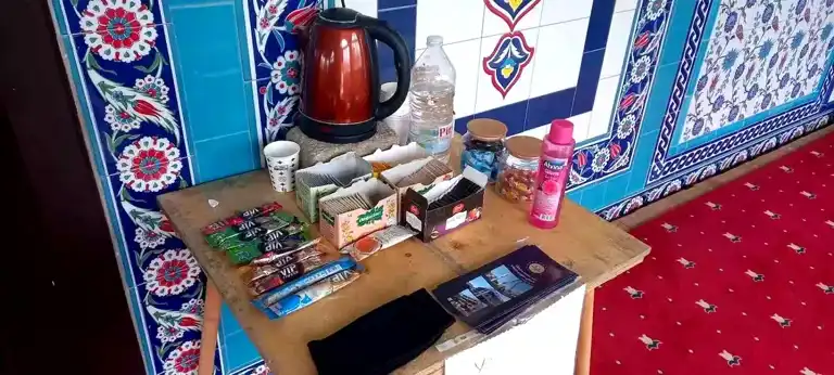 Buharkent İmamı'ndan Yolculara Sıcak İkram