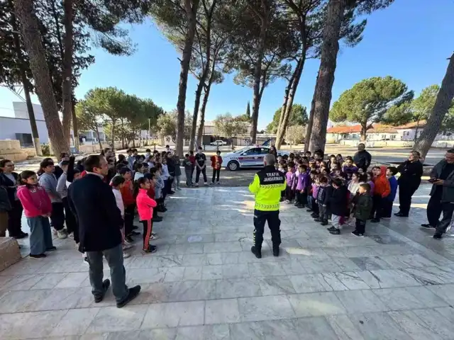 Okul Çocuklarına Trafik Güvenliği Eğitimi