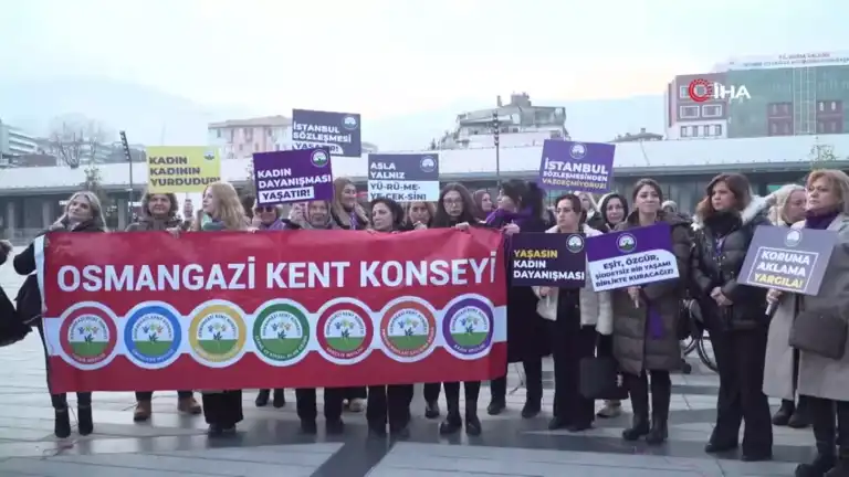 Bursa'da Kadınlar Şiddete Karşı Birlikte Durdu