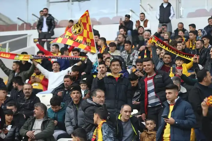 İstanbulspor, Deplasmanda Malatyaspor'u Ezip Geçti!