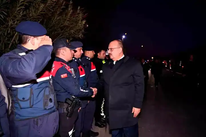 Vali Canbolat Yeni Yılı Mehmetçiklerle Kutladı