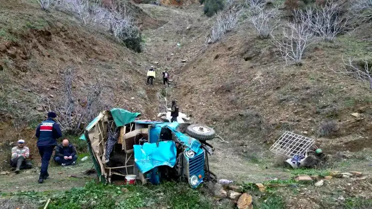Nazilli'de Zeytin İşçilerini Taşıyan Araç Uçuruma Yuvarlandı: 1 Ölü, 4 Yaralı